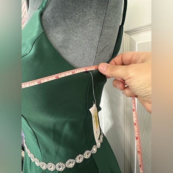 Blondie Nites Emerald Gown w/ Crystal Details size 1 NWT 
Aline Satin Never Worn - Picture 13 of 16